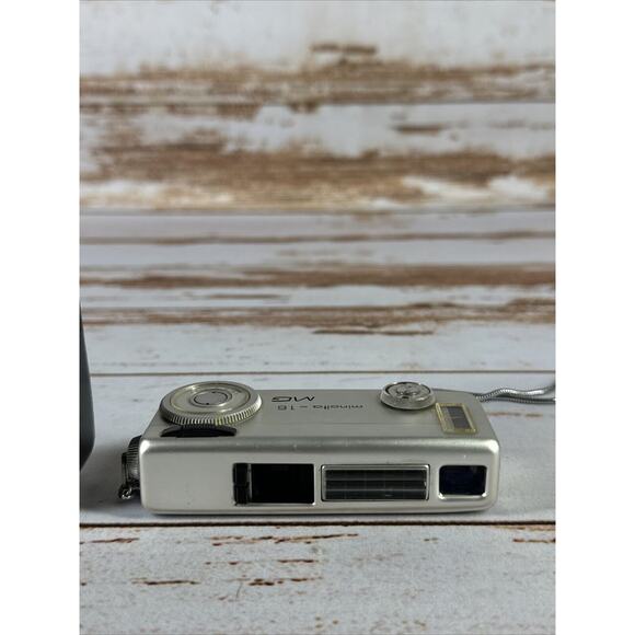 Vintage Minolta-16 MG 16mm Subminiature Camera with Leather Case Made in Japan - Picture 2 of 5